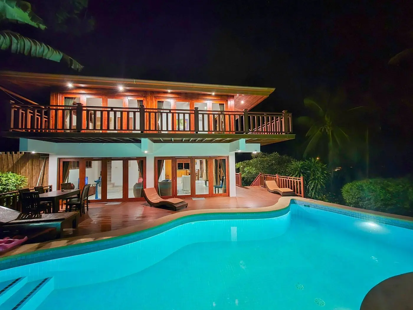 Villa Vadee entrance and tropical landscaping